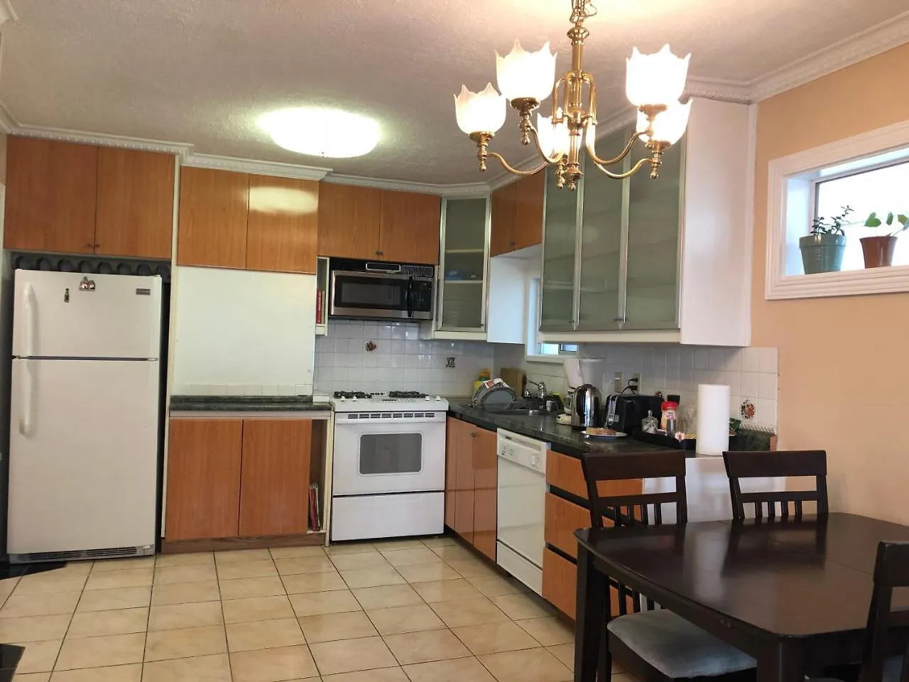 Cozy Bedrooms Guest House Vancouver