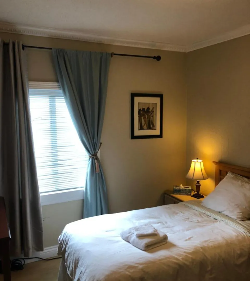 Cozy Bedrooms Guest House Vancouver Canada