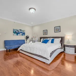 Maison d'hôtes Luxurious Getaway In Vancouver-private With Attached Bathroom, Vancouver